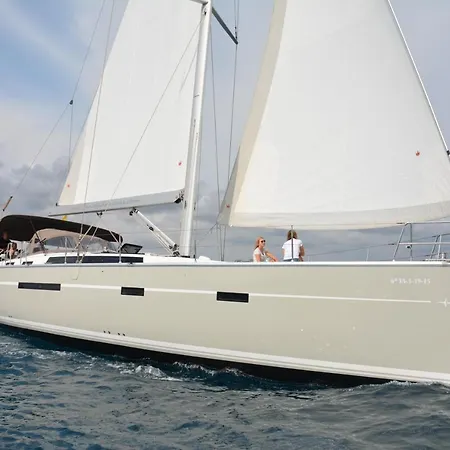 Hotel en barco Bavaria 56 / Velero Sitges