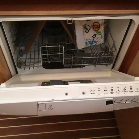 Úszó hotel Bavaria 56 / Velero